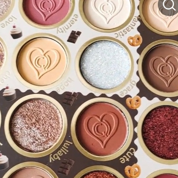 Chocolate Vault 42-Color Chocolate Eyeshadow Palette - Picture 4 of 13